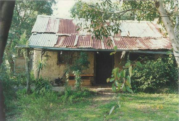Cottage Toilet Building Henley Rd_04 - Shire of Eltham Heritage Study 1992