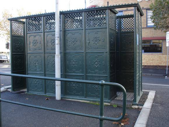 Urinal Nth Melbourne exterior KJ  21 07 2007