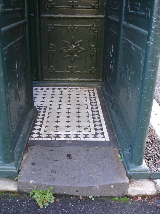 Urinal Nth Melbourne floor KJ 21 07 2007