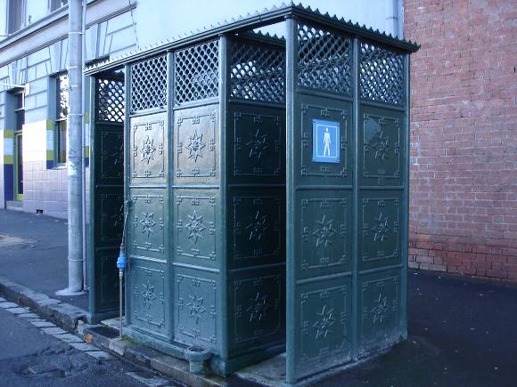 Urinal Queensberry & Elizabeth St exterior KJ 21 06 2007