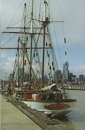 B4951 Alma Doepel 2 Victoria Harbour Docklands