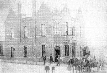 B1581 Crown Hotel 