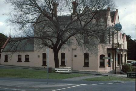 B1581 Crown Hotel 