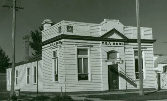 B5375 Frmr CBA Bank Ballan