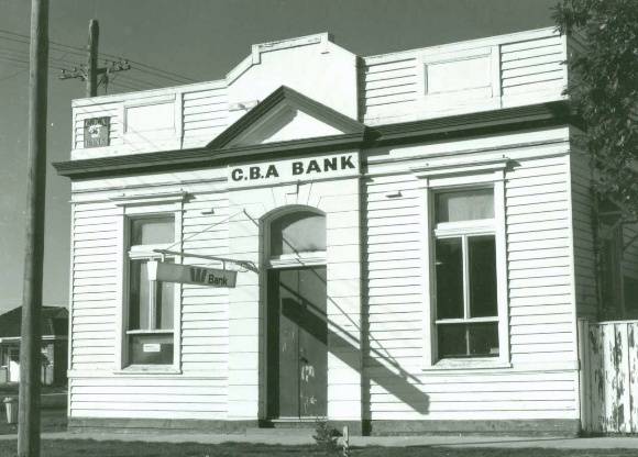 B5375 Frmr CBA Bank Ballan