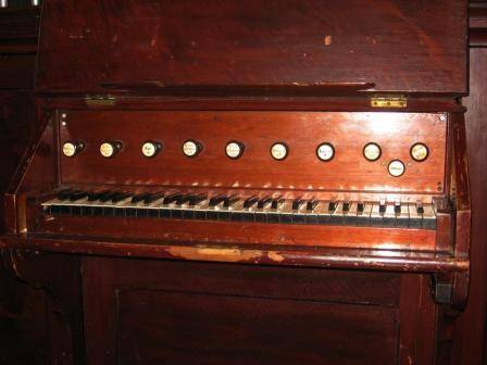 B2890 2012 07 25 Keyboard close up St George's.JPG