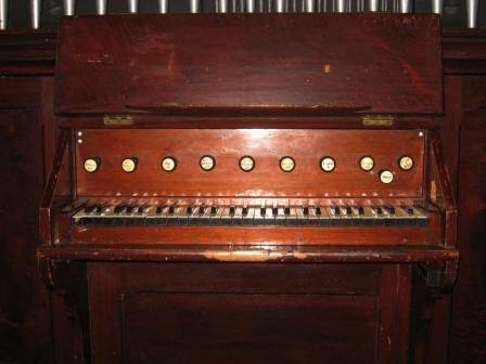B2890 2012 07 25 Organ keyboard 02.JPG