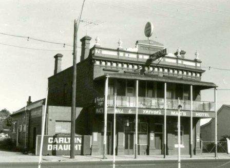 B5359 Mac's Hotel