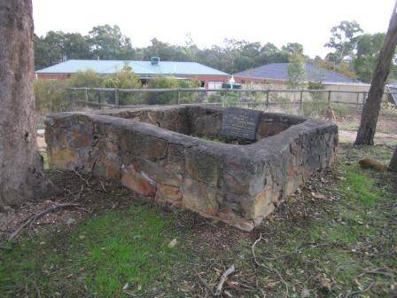 B6811 Robin Hill Lone Grave