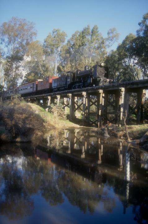 B6981 Muckleford Creek bridge 