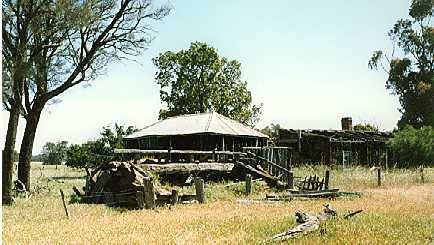 B5774 Homestead Outbuildings & Cool Room