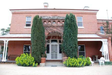 B1350 Ravenswood Homestead