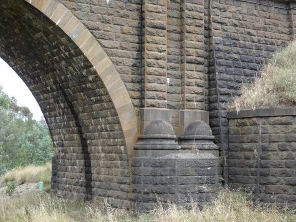 B2681 rail bridge over Riddell's Creek detail 
