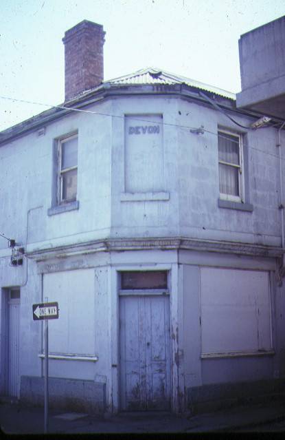 former devonshire arms hotel fitzroy street fitzroy front corner feb1982
