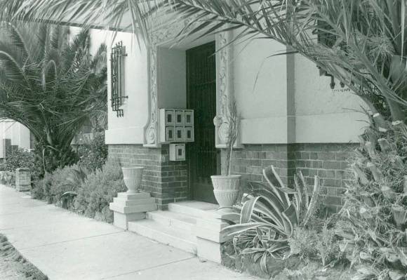 B7083 Belvedere Flats Front Entrance