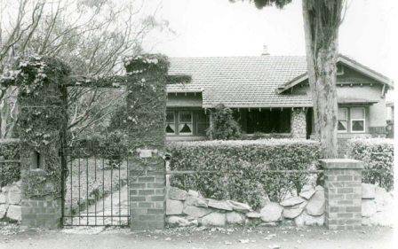 B6132 26 Fellows St Kew