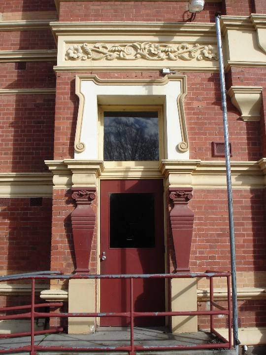 Maryborough Tech school 1890 entrance KJ 26 July 07   
