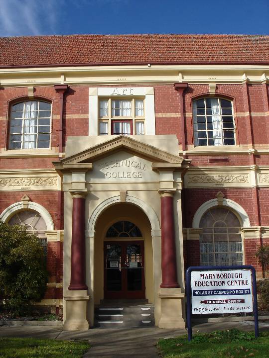 Maryborough Tech school 1928 porch KJ 26 July 07  