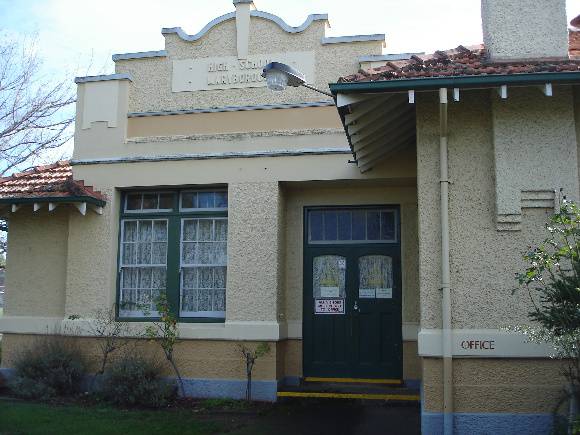 High School Maryborough entrance_KJ_26 Jul 07   