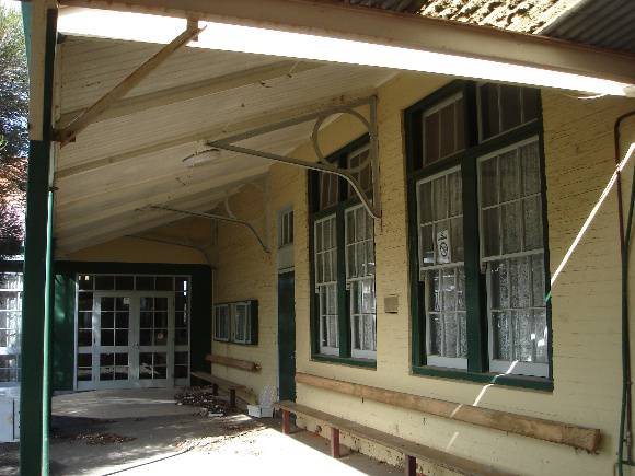 High School Maryborough verandah_KJ_ 26 Jul 07   