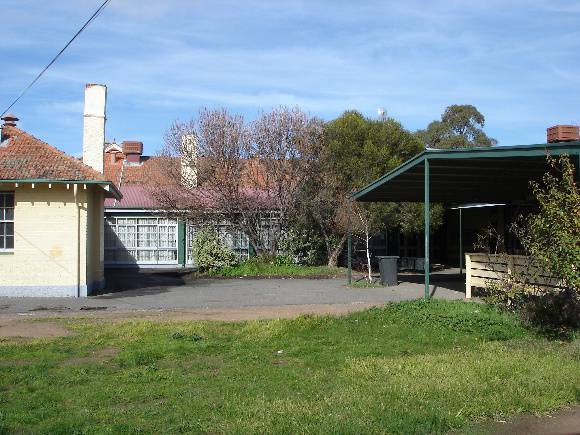 high school Maryborough courtyard KJ 26 Jul 07  36 