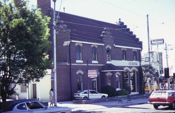 former es&a bank camberwell front view feb1982