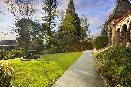 B3774 Yarroma House & Garden