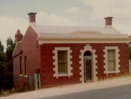 B4032 Cottage & Bakery