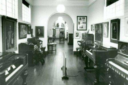 B4062 Grainger Museum Interior