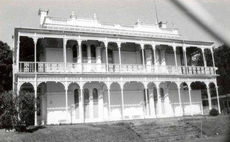 B4194 Elgin Hall