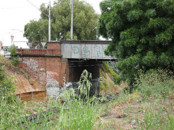Grice Cr railway bridge.JPG