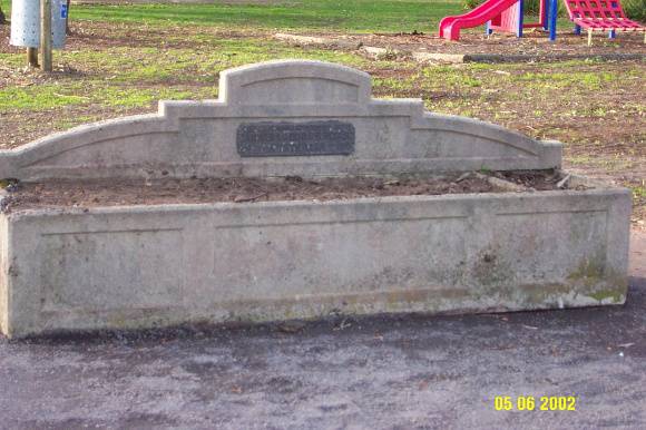 23397 Bills Horse Trough Lions Park Glenthompson 1099