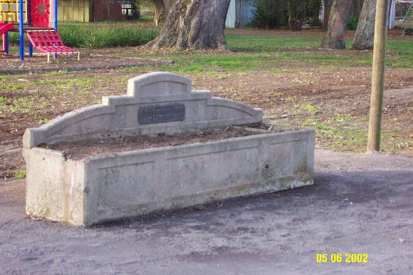 23397 Bills Horse Trough Lions Park Glenthompson 1100