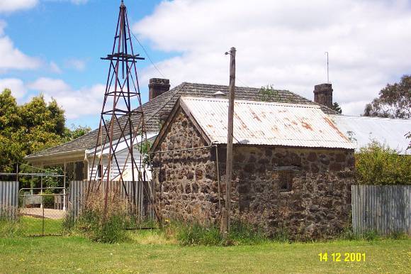 23189 Brisbane Hill outbuilding 0291