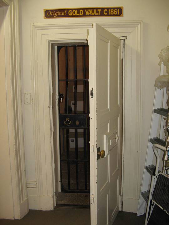 Former Bank of Victoria safe