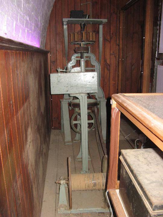 Fuze spinning machine