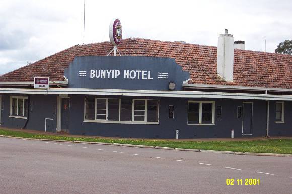 23447 Bunyip Hotel Cavendish 0123
