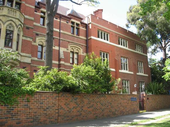 JCH 1891 Main Wing (left) and adjoining 1956 Joske Wing (right)