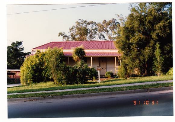 House 123 Pitt St Eltham Colour - Shire of Eltham Heritage Study 1992
