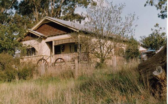 House and Planting Cott Bridge Strath Rd Colour 3 - Shire of Eltham Heritage Study 1992