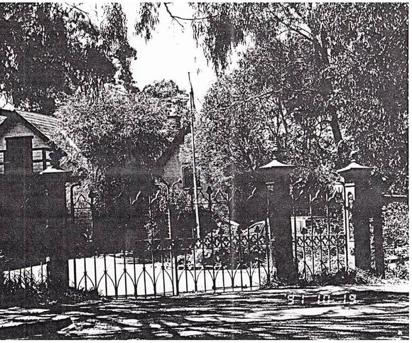 Adobe Residence and Iron Gates 25 Diamond St_03 - Shire of Eltham Heritage Study 1992