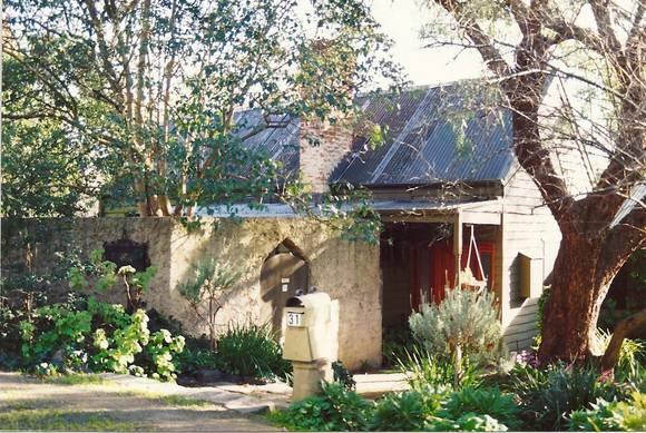 Shoestring House 31 Metery Rd Eltham Colour - Shire of Eltham Heritage Study 1992