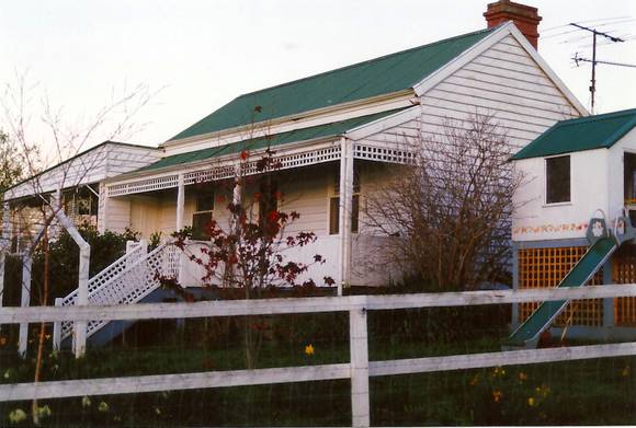 Yarra Vale Cottage 188 Mt Pleasant Rd Colour - Shire of Eltham Heritage Study 1992