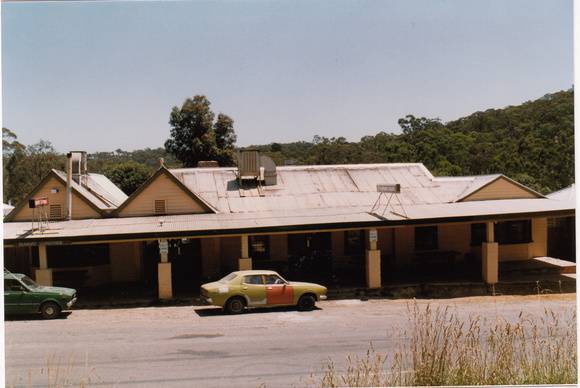 St Andrews Hotel Palm KangGround St Andrews Rd Colour 2 - Shire of Eltham Heritage Study 1992