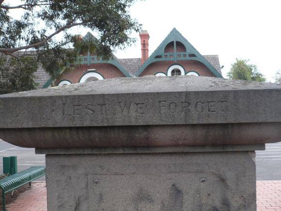 Essendon Primary School No.483 war memorial