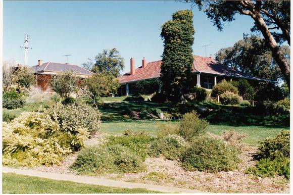 Old Brinkkotter House 32 Lindon Strike Ct Colour 1 - Shire of Eltham Heritage Study 1992