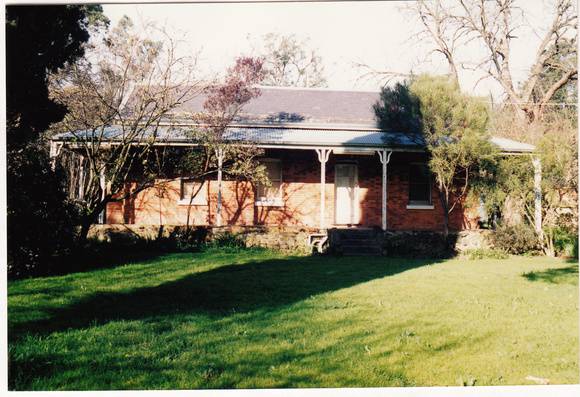 Wingrove Cottage Pines 672 674 Main Rd Colour 3 - Shire of Eltham Heritage Study 1992