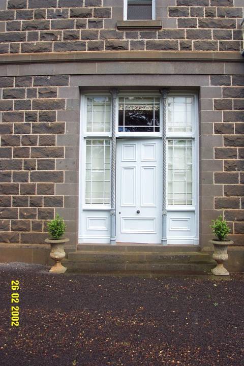 23175 Devon Park Dunkeld front door 1648