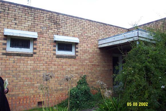 23643 Eaton Park Glenthompson front door 1222