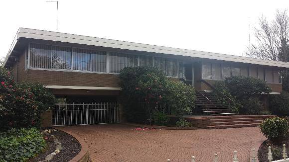 Figures 4a Views of the exterior of the house from Wendouree Parade, September 2014.jpg